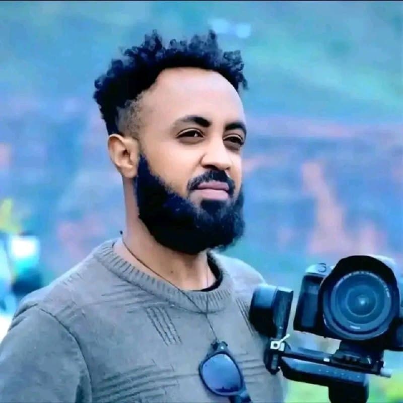 #Update የካሜራ ባለሙያው " የ 'ፅምዶ ' ሰለባ ነው " አሉ ጀነራሉ።