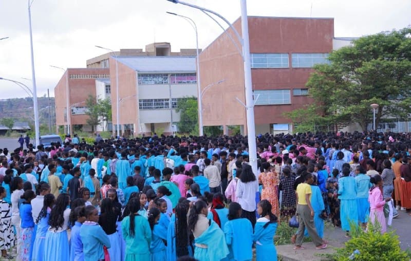 ላለፉት ሦስት ቀናት በመቐለ፣ በአክሱም እና በአዲስ አበባ ዩኒቨርሲቲዎች ሲሰጥ የቆየው የ2018 ዓ.ም የ12ኛ ክፍል ብሔራዊ የማጠቃለያ የወረቀት ፈተና ዛሬ ተጠናቋል።