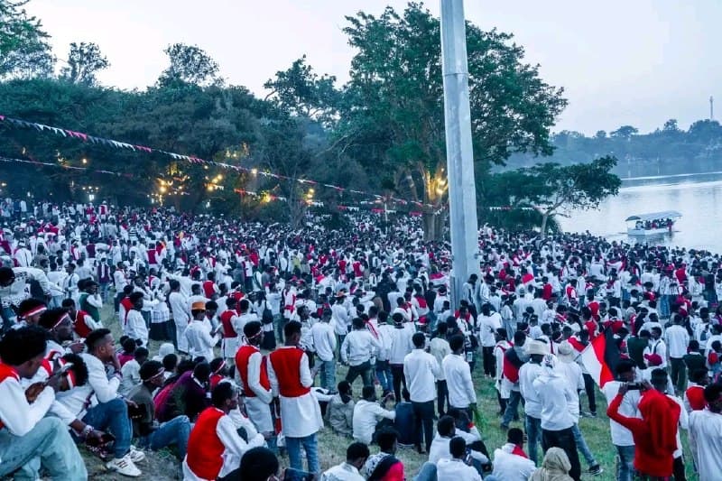 ፎቶ ፦ የ2019 ዓ/ም የኢሬቻ 'ሆራ ፊንፊኔ' በዓል አከባበር #Irreechaa2019 Photo Credit - OBN & Oromia Communication #AyyaanaGaari !