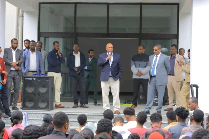 በትግራይ ክልል በሚገኙ ዩኒቨርስቲዎች ይማሩ የነበሩ ተማሪዎች ባቀረቡ ቅሬታ መሰረት በሌሎች የመንግሥት ዩኒቨርስቲዎች በጊዚያዊነት እንዲመደቡ ተወሰነ።
